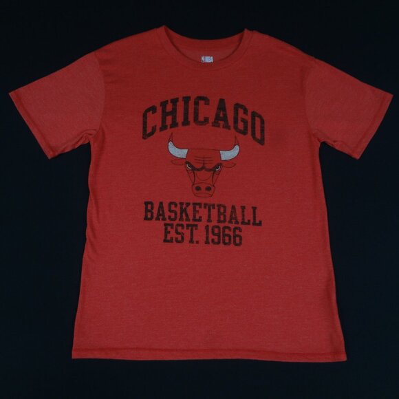 NBA CHICAGO BULLS BASKETBALL - RED YOUTH XL 14-16 SUPER SOFT T-SHIRT K975 - Picture 1 of 3